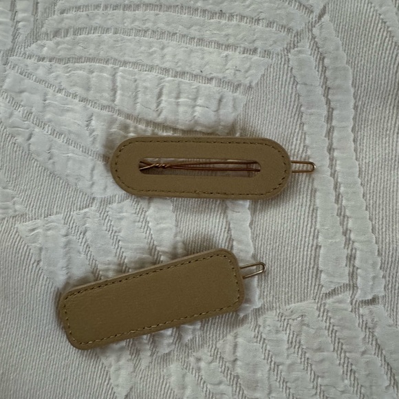 Zara pack of leather hair clips display picture 2